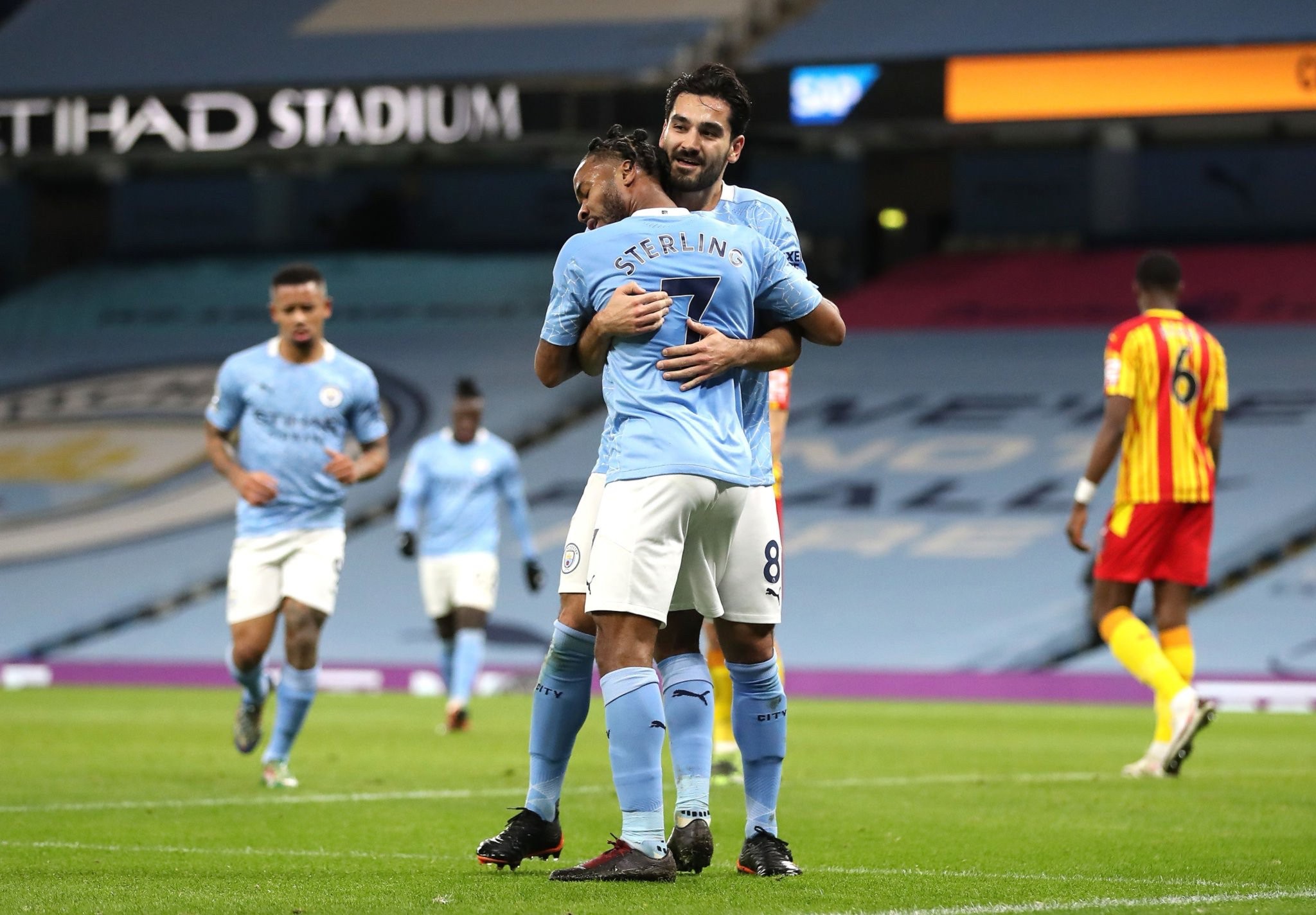 恩佐成为首 恩佐成为首